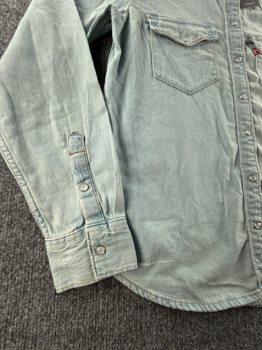 NWT Levi’s Pearl Snap Up Shirt Western Denim Pockets Lightweight Medium Blue - Picture 6 of 15